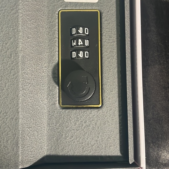 Book Safe - Picture 5 of 6